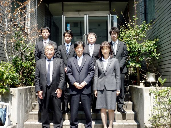 平成２９年度入社式　外で撮影変更